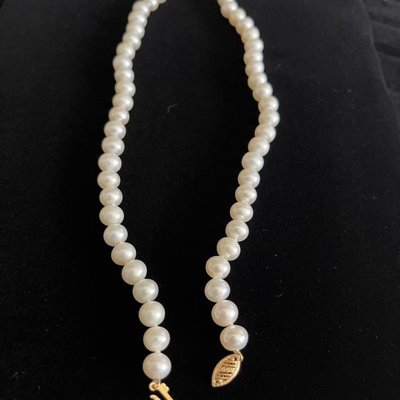 This Akoya pearl necklace 14k fish hook clasp - Picture 3 of 4
